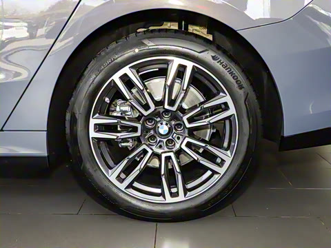 2025�� 530Li xDrive M�˶���װ