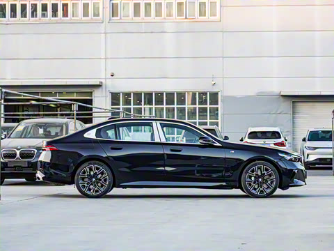 2025�� 530Li ������ M�˶���װ