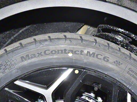 2025�� 300UltraǬ���Ǽ�ADS SE���̰�