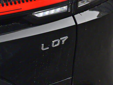 2025�� 300UltraǬ���Ǽ�ADS SE���̰�