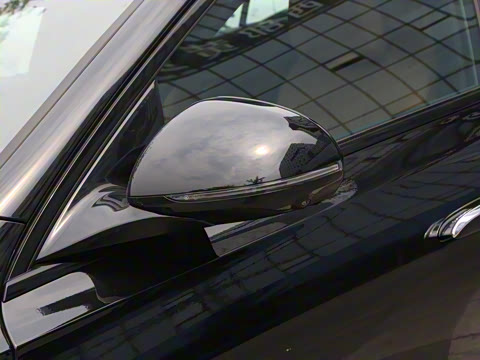 2025�� �Ŀ� E 300 �������˶���