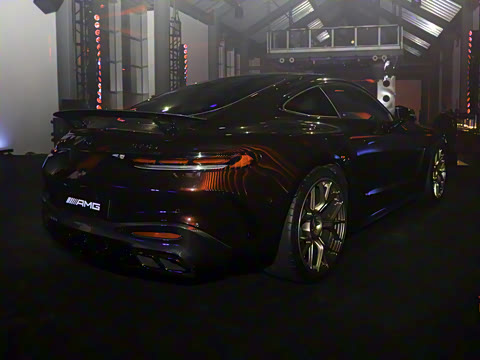 2025�� AMG GT 63 4MATIC+