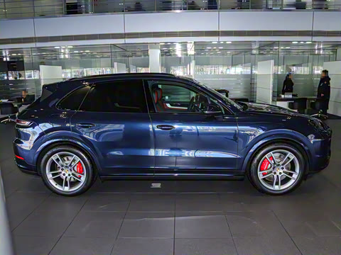 2025�� Cayenne S E-Hybrid 3.0T