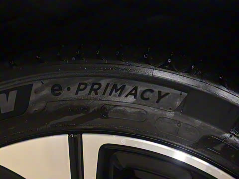 2025�� 75kWh Touring