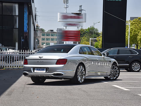 2026�� 4.0T V8 Mulliner