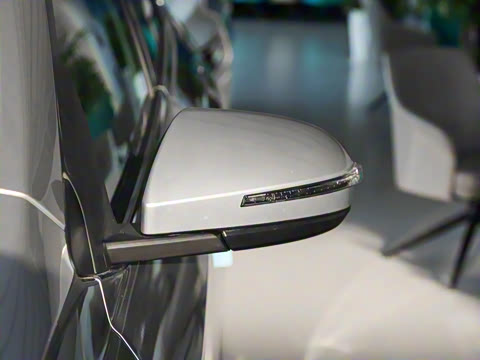 2023�� PLUS 1.6L XV CVT�����