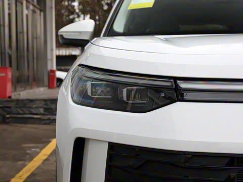 2025�� ̽��L 330TSI ������Ӣ