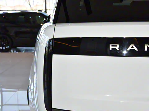 2025�� 3.0 L6 360PS ʢ����