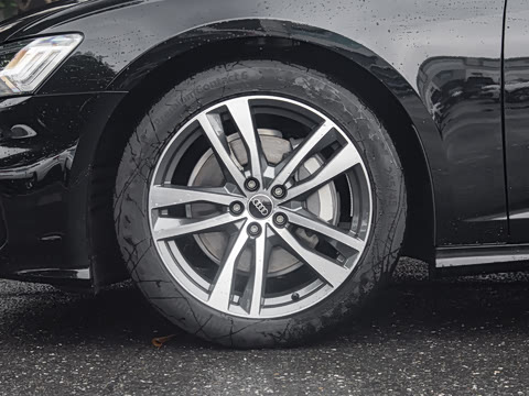 2025�� Avant 45 TFSI ��̽�ռ�