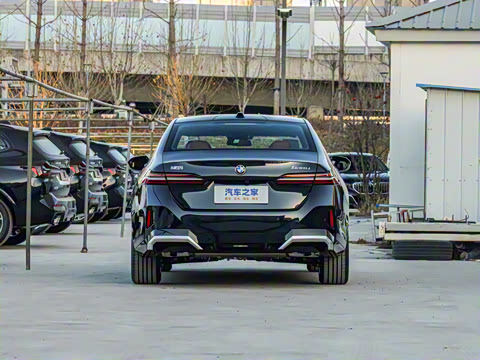 2025�� 530Li ������ M�˶���װ