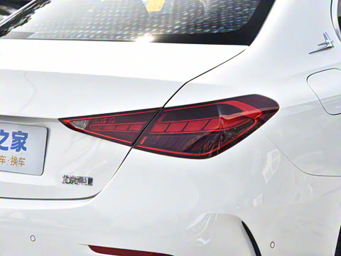 2025�� �Ŀ� C 260 L �˶���