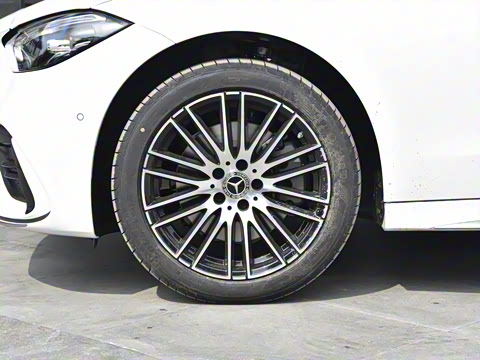 2025�� �Ŀ� C 260 L �˶���