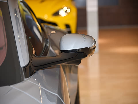 2025�� 4.0T V8 Coupe