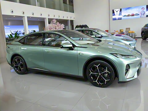 2025�� 300UltraǬ���Ǽ�ADS SE���̰�