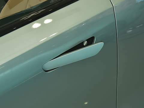 2025�� 300UltraǬ���Ǽ�ADS SE���̰�