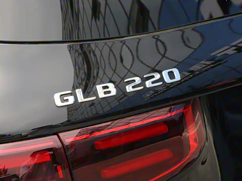 2025 GLB 220 4MATIC