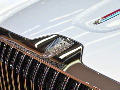 2025�� 4.0T V8 ��ͤ���϶��ư�