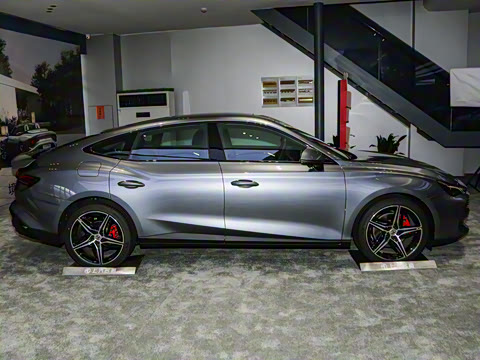 2025�� 2.0T Trophy+ �����˶���