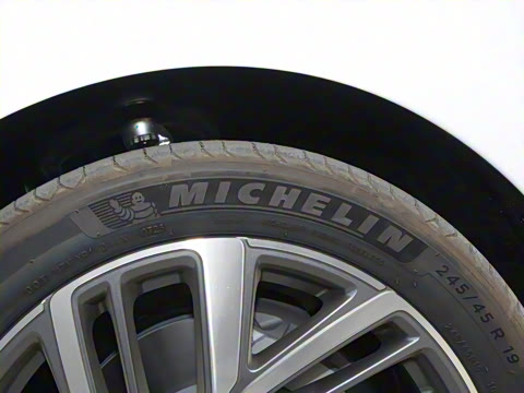 2025�� �Ŀ� E 300 L ʱ����