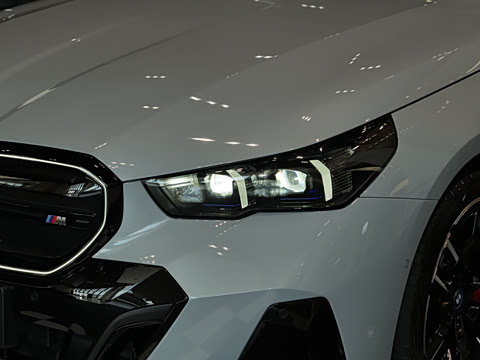 2024�� xDrive M60