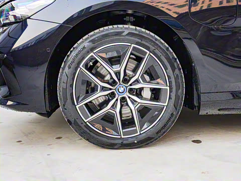 2025�� eDrive 40L M�˶���װ