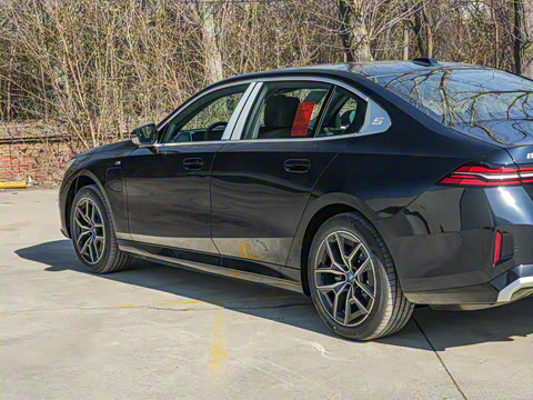 2025�� eDrive 35L M�˶���װ