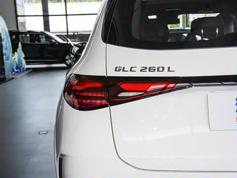 2025�� �Ŀ� GLC 260 L 4MATIC ������