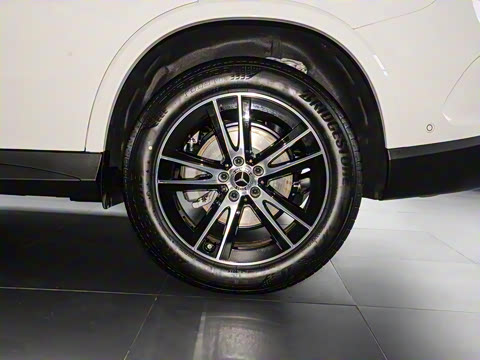 2025�� �Ŀ� GLC 260 L 4MATIC ������