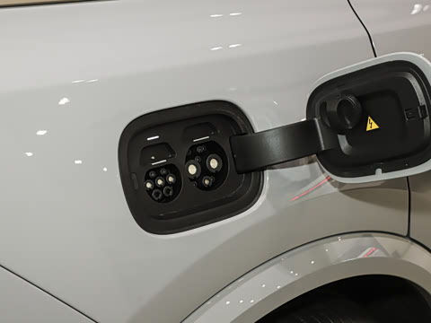 2025�� Ultra ���ܻ��°�