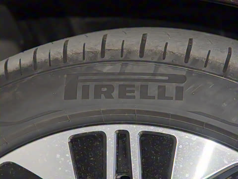 2025�� �Ŀ� E 300 L ������