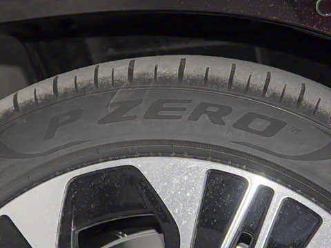 2025�� �Ŀ� E 300 L ������