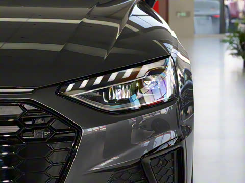 2025�� 200���������� 40 TFSI ����������