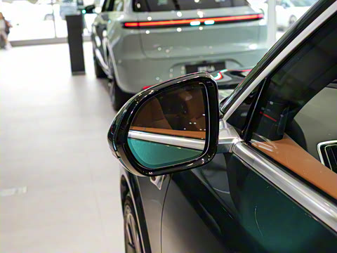 2025�� Ultra ���ܻ��°�