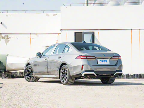 2025�� 530Li ������ M�˶���װ