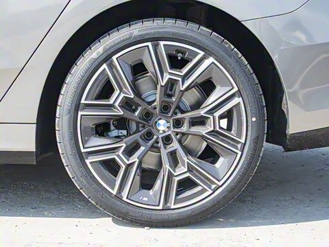 2025�� 530Li ������ M�˶���װ