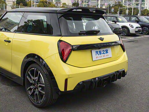 2025�� JOHN COOPER WORKS