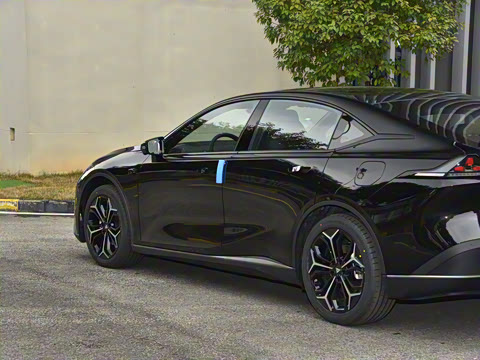 2025�� 300UltraǬ���Ǽ�ADS SE���̰�