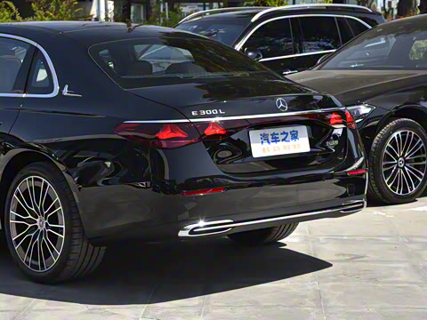 2025�� �Ŀ� E 300 L �����