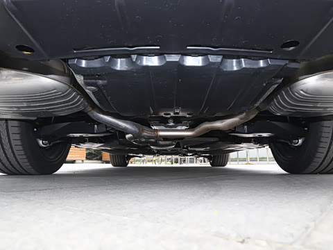 2025�� �Ŀ� E 300 �������˶���