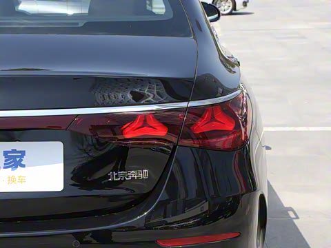 2025�� �Ŀ� E 300 L ʱ���˶���