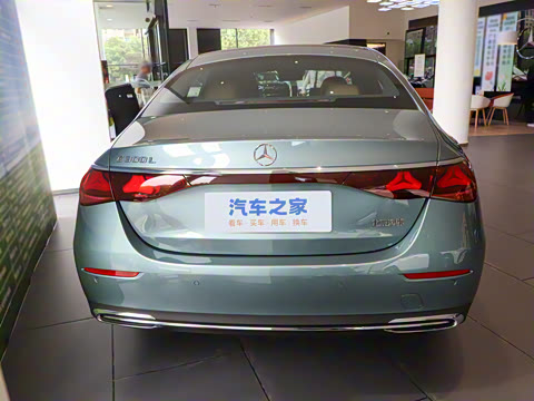 2025�� �Ŀ� E 300 L ������