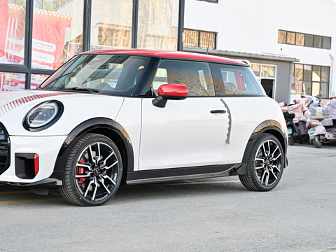 2025�� JOHN COOPER WORKS