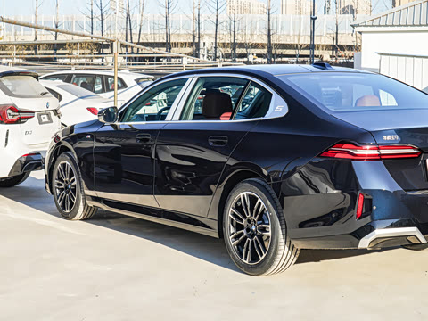 2025�� 530Li ������ M�˶���װ