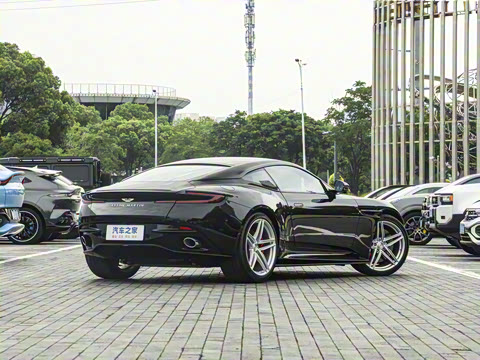 2025�� 4.0T V8 Coupe