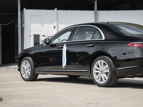 2025�� S 400 L ������