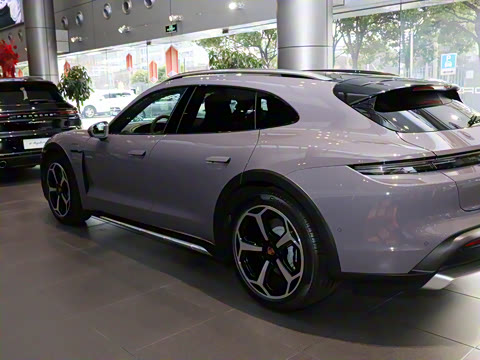 2024�� Taycan 4 Cross Turismo