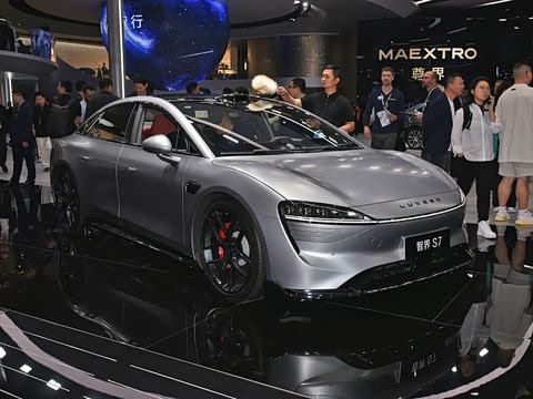 2025�� 703km Ultra�˶���