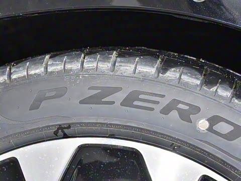 2025�� �Ŀ� E 300 L ������