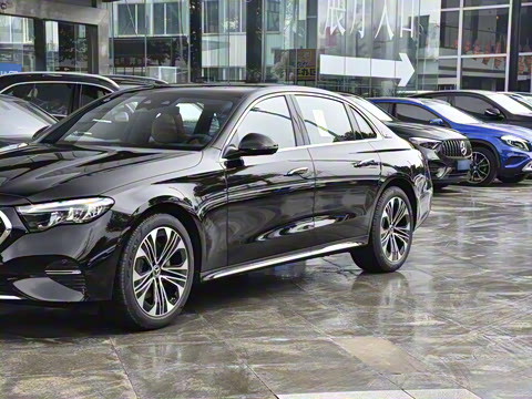 2025�� �Ŀ� E 300 L ������