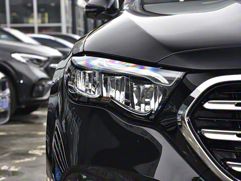 2025�� �Ŀ� E 300 L ������